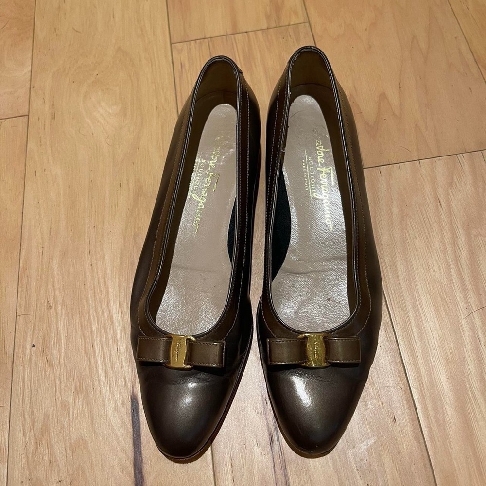 Salvatore Ferragamo Metallic Gold Flats - Picture 6 of 8